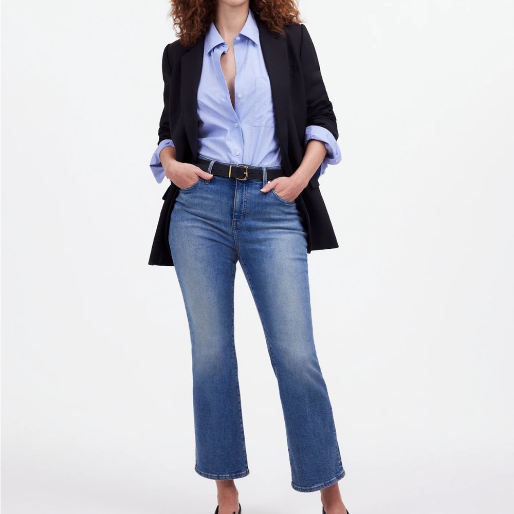 Madewell Jeans (barely worn, like new)

Curvy Kick Out Crop Jeans in Oneida Wash